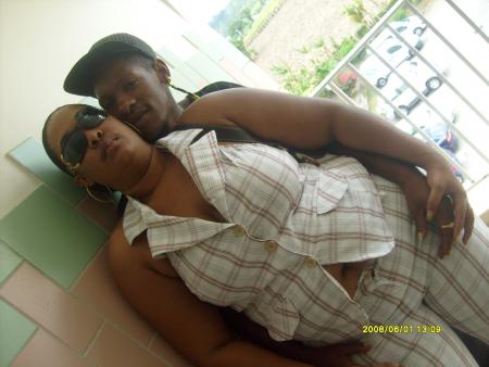 MISS POUPOUNE ET GUY- GUY